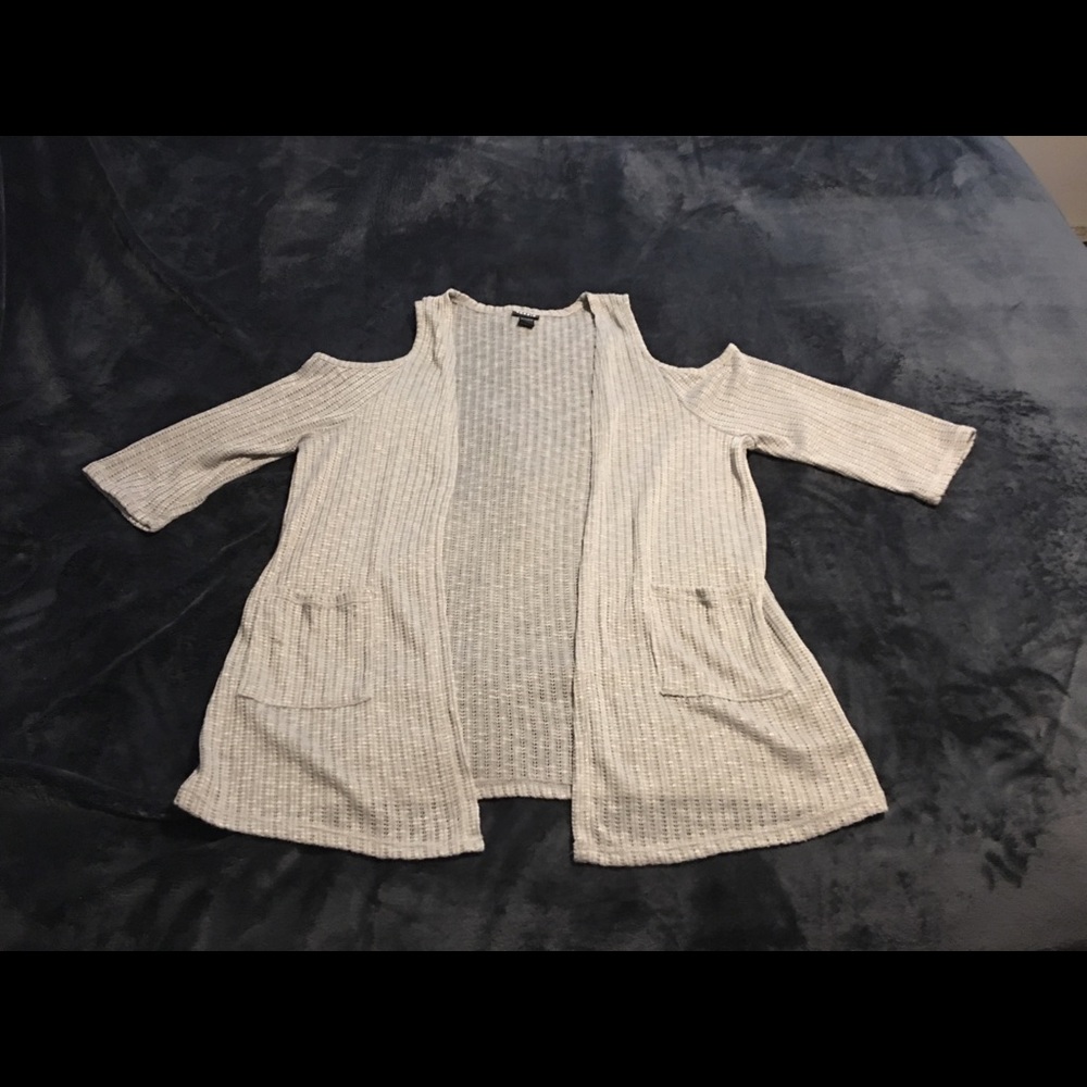 ❗️NWOT❗️Torrid▪️Cold Shoulder Cardigan